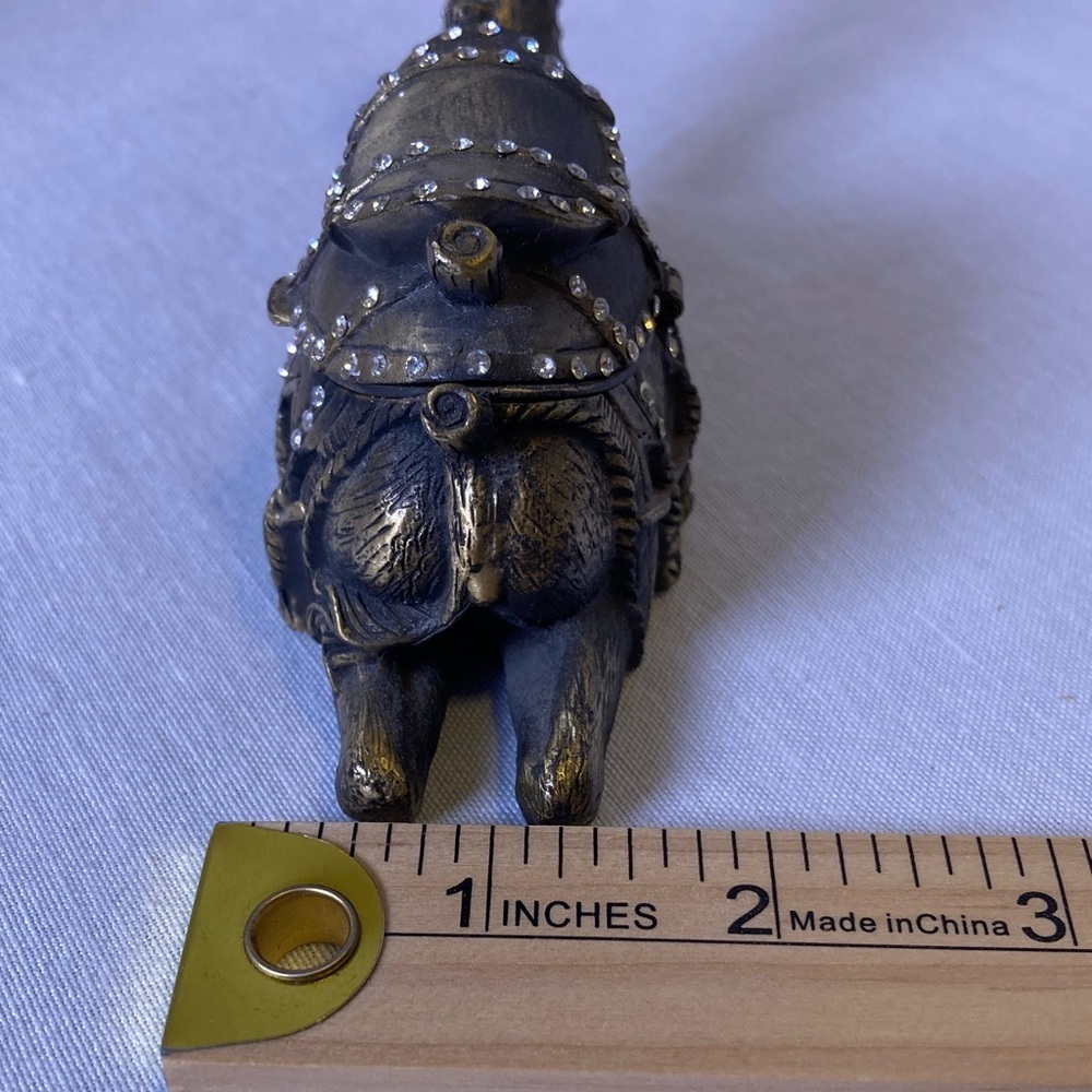 🐪 Vintage-Style Camel Trinket Box – Brass Tone with Rhinestone Accents - Picture 12 of 15